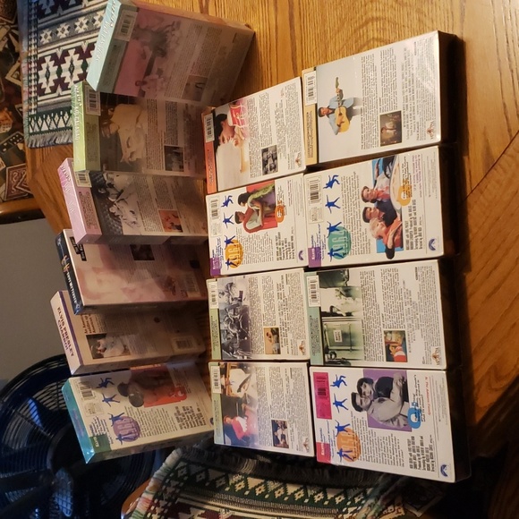 Elvis Presley NEW 14 VHS MOVIES - Picture 12 of 13